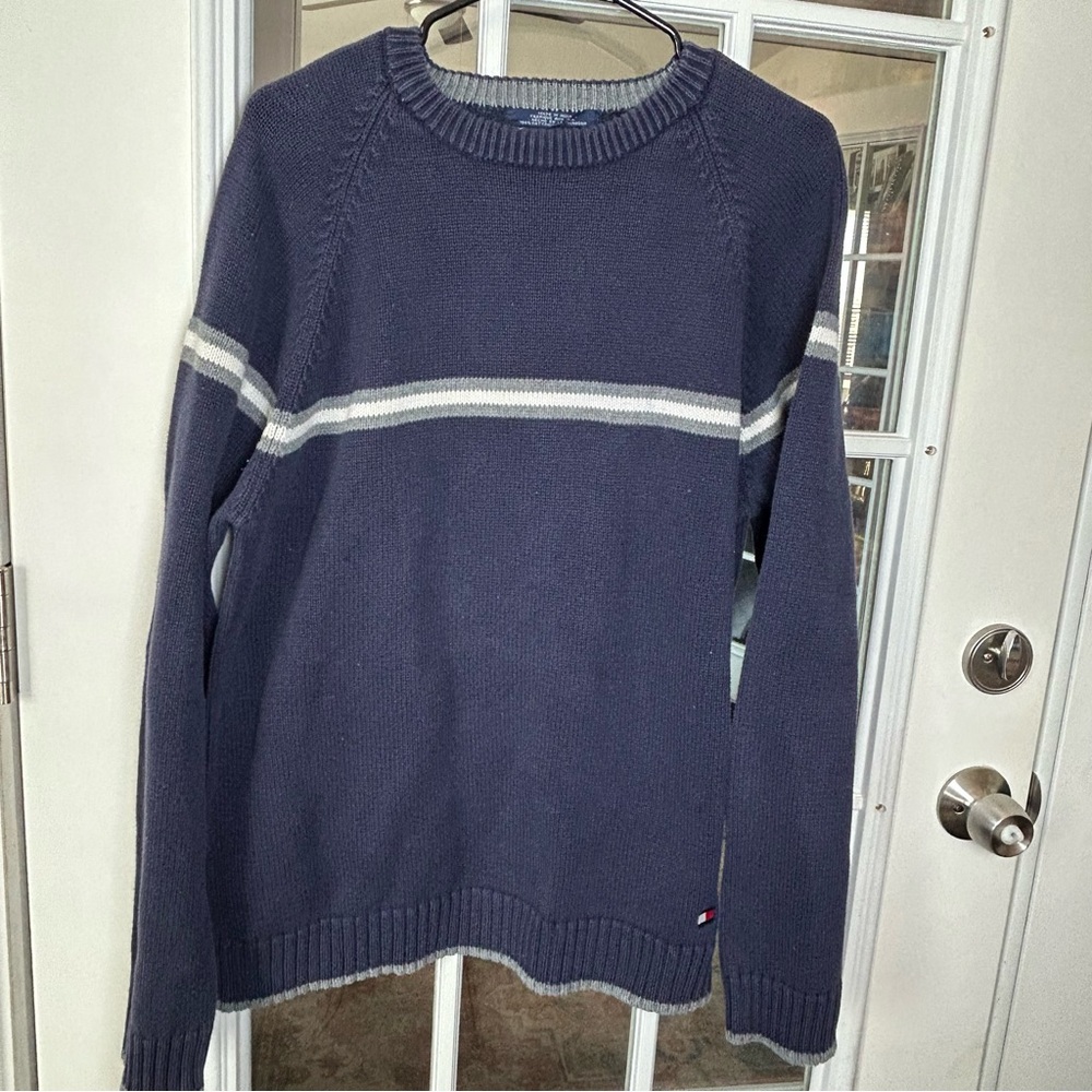 Y2K Men's‎ Tommy Hilfiger Navy Blue Sweater with Gray Stripe Size Large